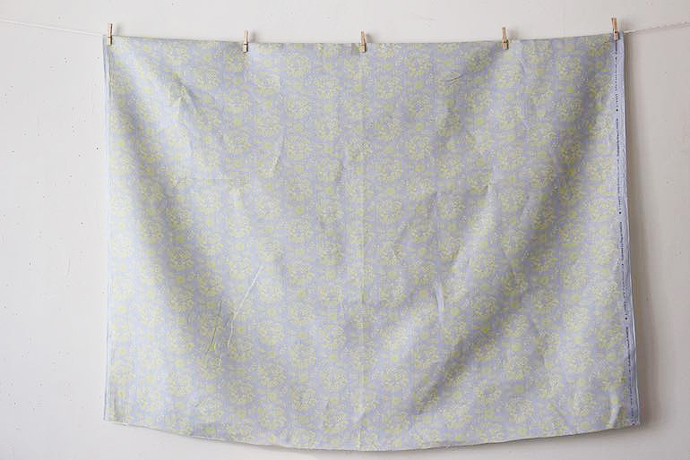 LINNET リネンプリント　ミモザスモール<br />グレー